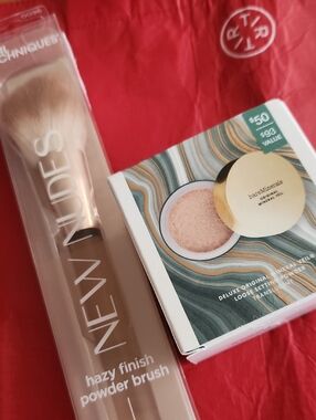 bareMinerals Loose Setting Powder & Powder Brush - Nude, Gold, Red